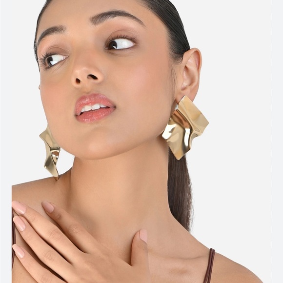 Large Gold Fold Square Large Earrings - Picture 4 of 11